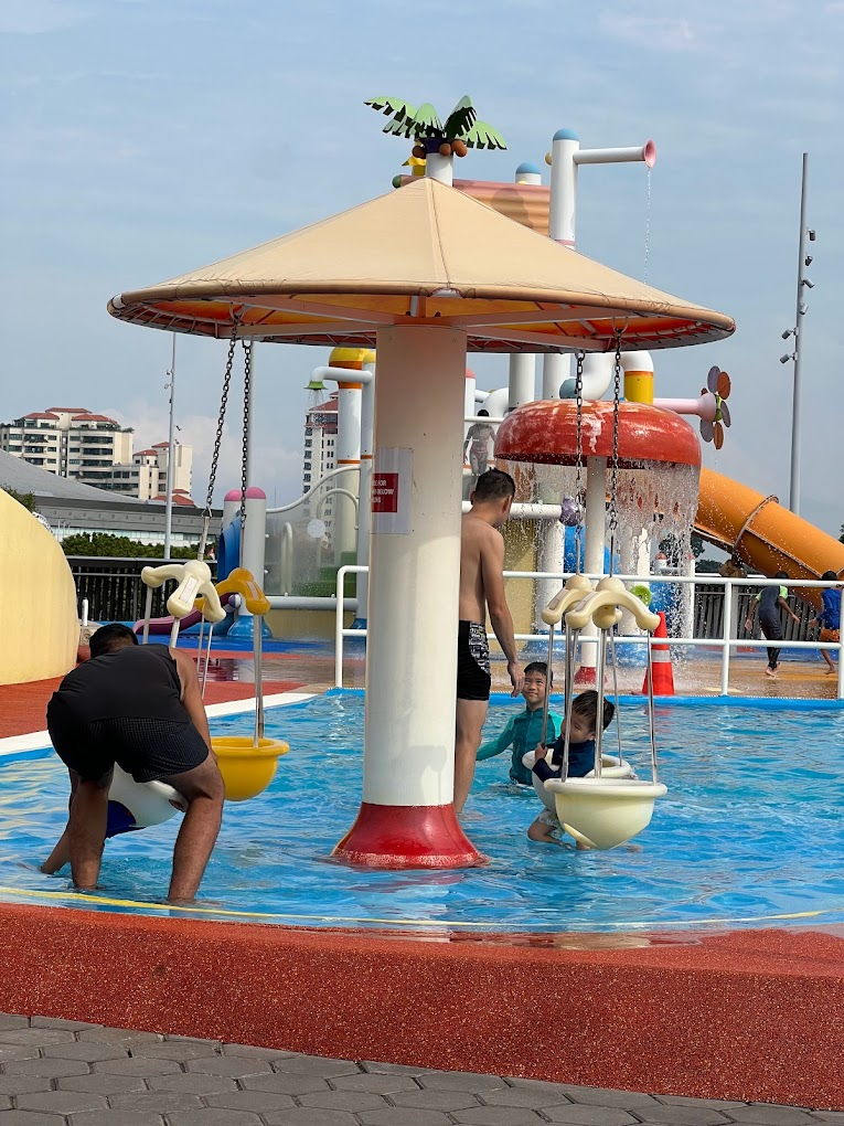 Complimentary aquatic play area, Splash-N-Surf, at Stadium's Kallang Wave Mall on level 3, accessible from 8am to 10pm.